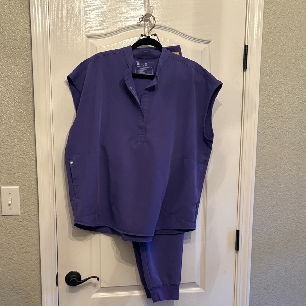 Figs Technical Collection scrub set XL top 2XL bottom